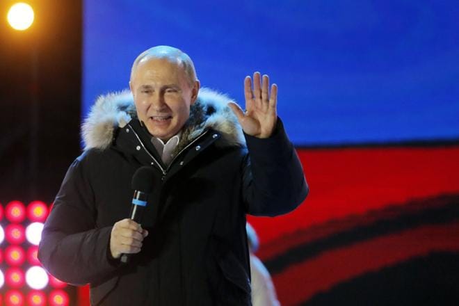 Vladimir Putin voitti vaalit virallisten tulosten mukaan ennätyksellisellä lähes 77 prosentilla äänistä.