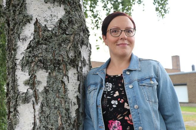 Jaana Hautakangas saa karaokesta hyvää mieltä ja onnistumisen tunteita. KUVA: SAILA COLLANDER