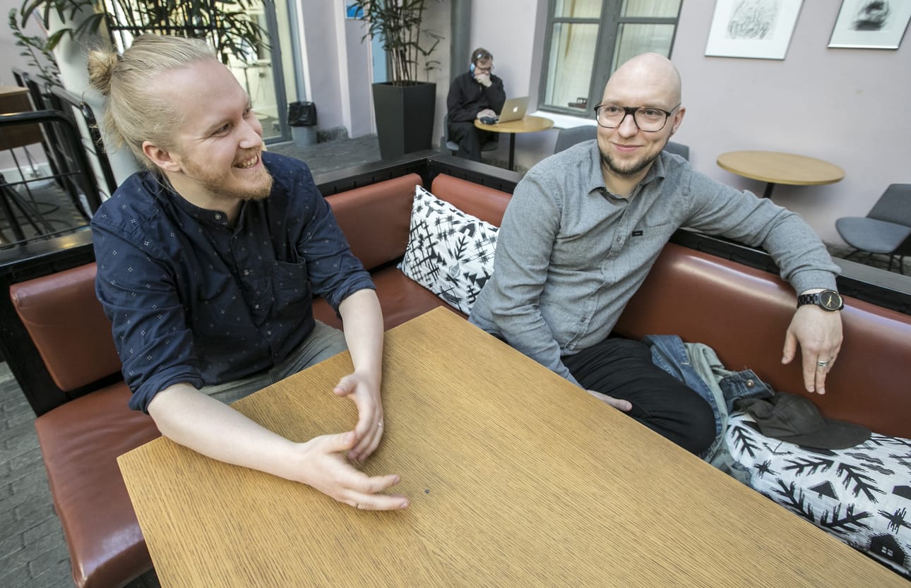 – Tämä on teknisesti haastavin projekti, mitä olemme tehneet. Koko iso työryhmä on panostanut paljon produktioon, ohjaaja Matias Tapaninen (vas.) kiittelee. Käsikirjoittaja Jussi Moilanen on samoilla linjoilla.