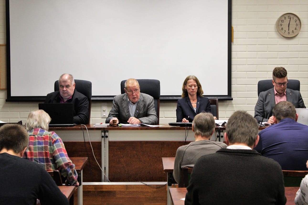 Kunnanvaltuusto kokoontui Isojoella maanantaina 7. marraskuuta.