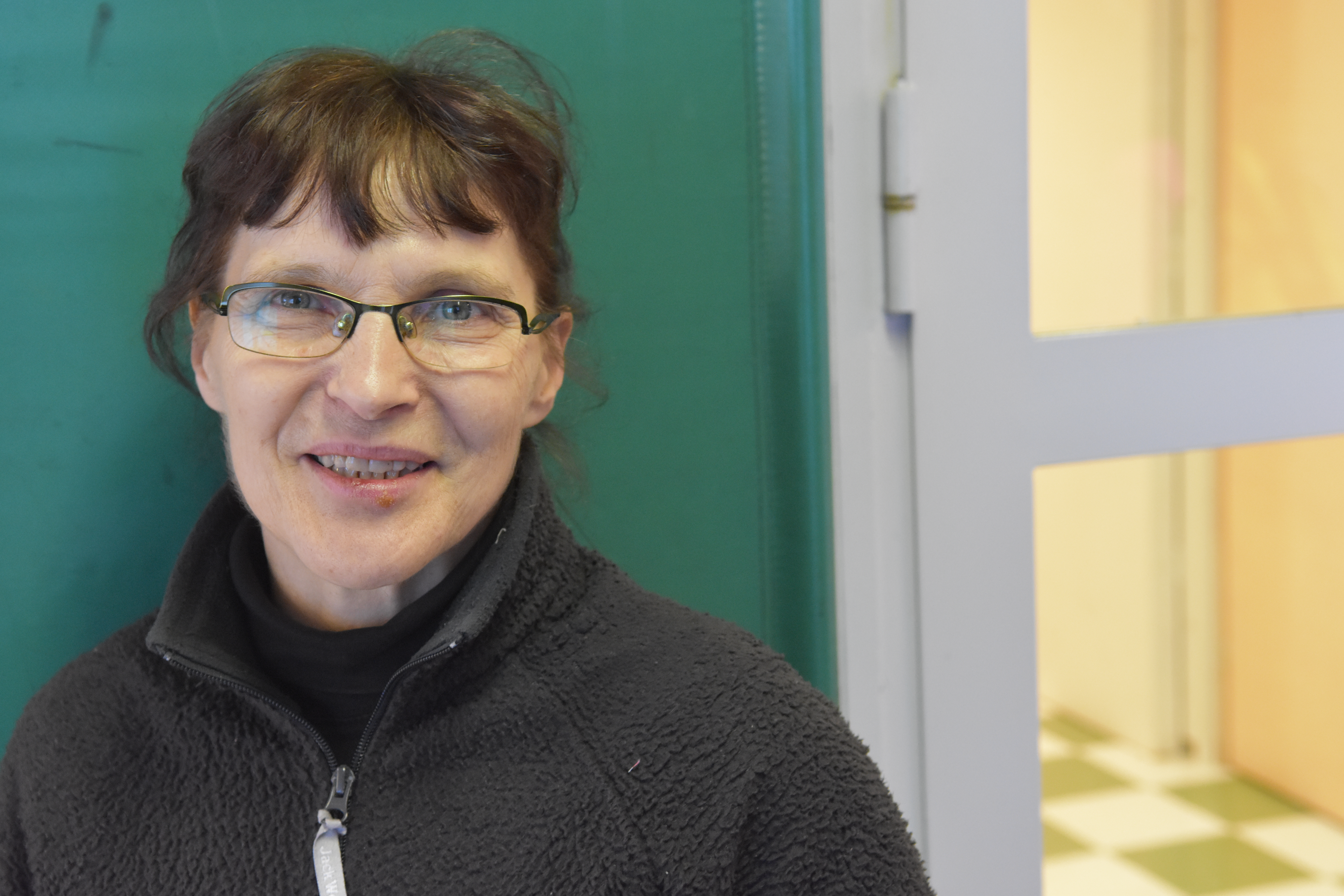 Hannele Karvonen on ollut tekemässä arviolta satoja erilaisia urheilukisoja Erä-Veikoissa.
