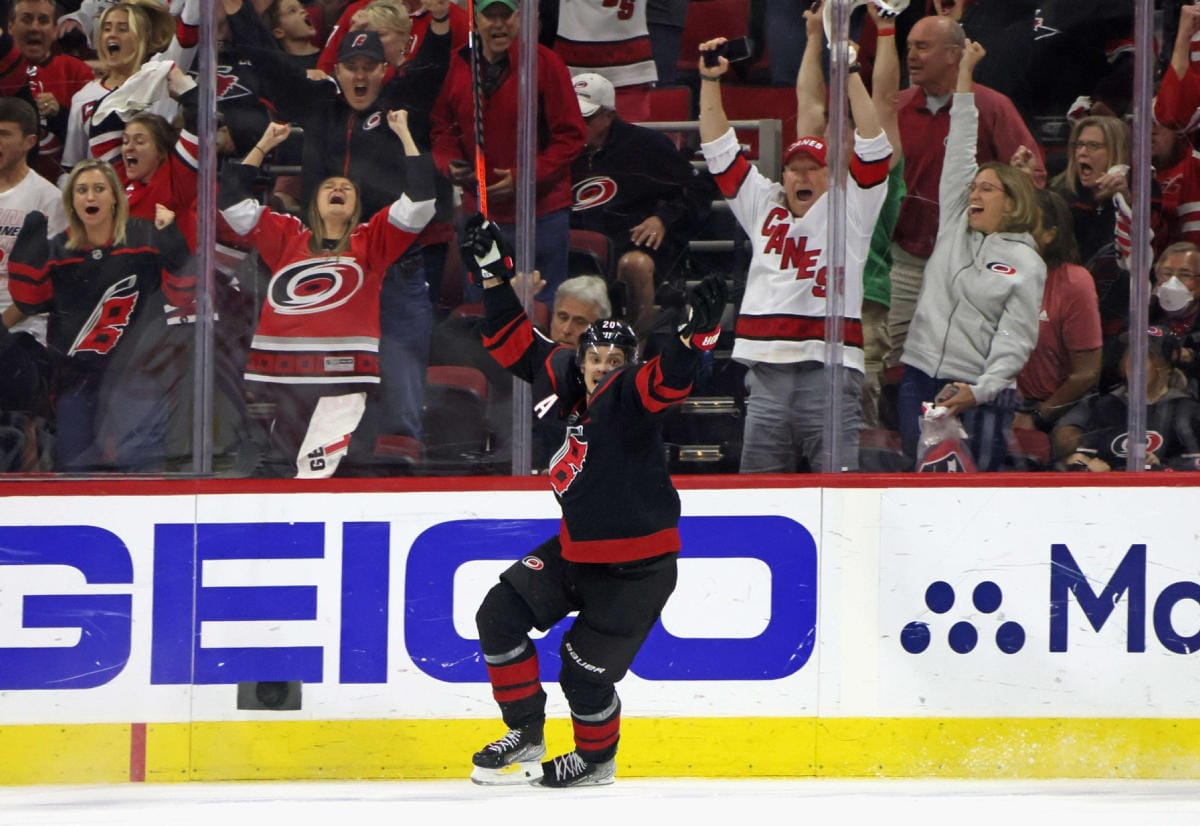 Carolinan Sebastian Aho juhli maaliaan. LEHTIKUVA / AFP
