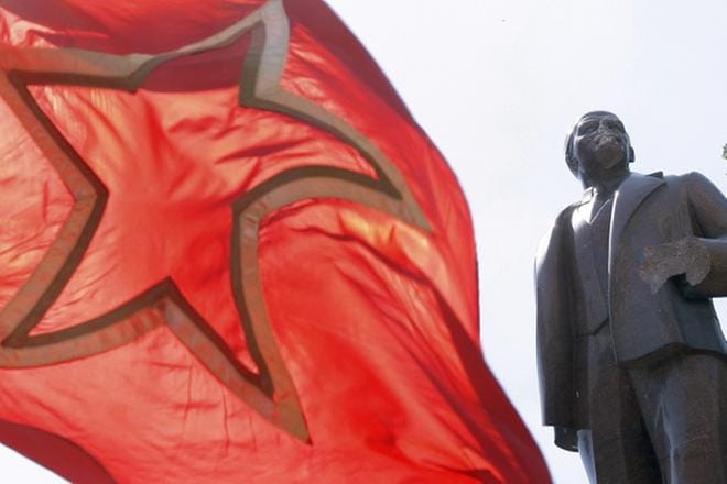Salainen poliisi KGB kuului pakollisiin kuvioihin kaikkialla Neuvostoliitossa siinä missä punalippu ja Lenin patsas. Kuva on Ukrainan Kiovasta vuodelta 2009. KUVA: SERGEY DOLZHENKO / ALL OVER PRESS