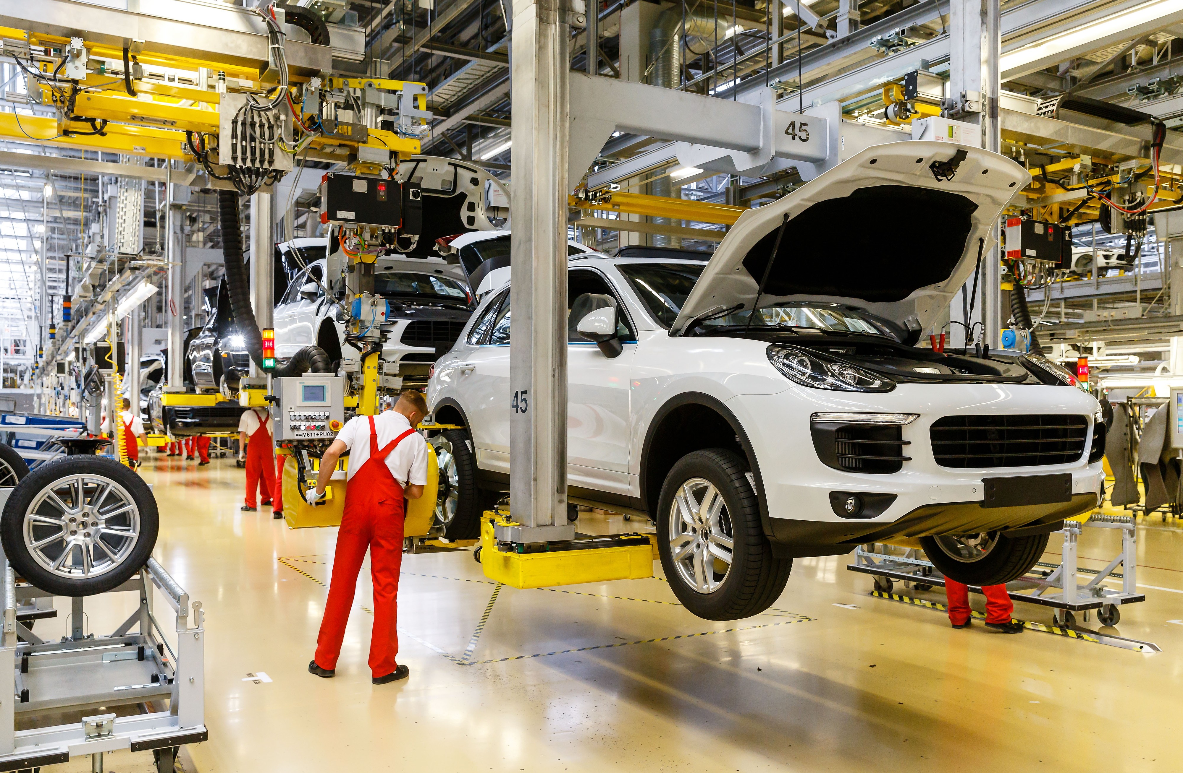 Porsche Cayennen valmistusta Porschen tehtaalla Leipzigissa.