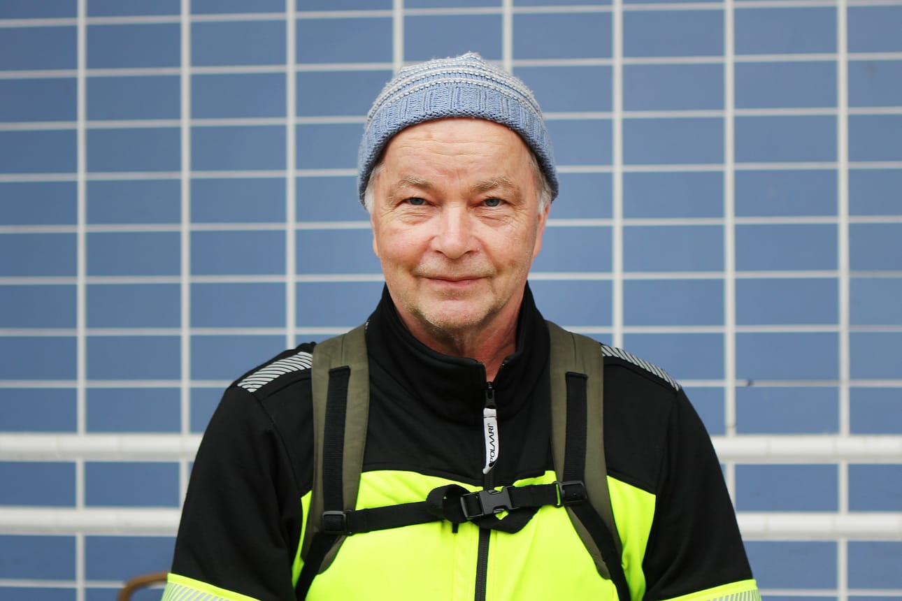 Olen alunperin kotoisin Varkaudesta ja muistan siellä nähneeni Jope Ruonansuun esiintymässä livenä teatterissa. Sieltä asti Jope on tuttu. Jopen huumoripuolen jutut iskee. Kyllähän hänestä hiljattain se ohjelmakin tuli. Näytelmää ei välttämättä tule käytyä katsomassa. Erkki Korkalainen, Ranua