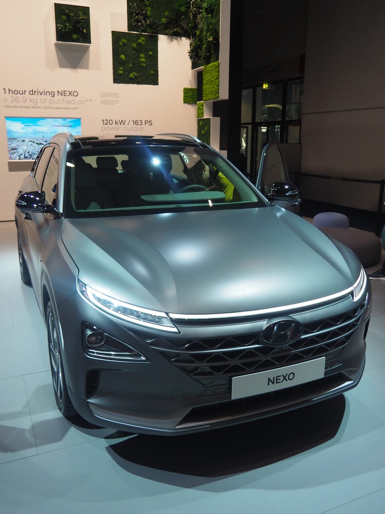 Hyundai Nexo on putipuhdas vetyauto. Sähköenergian ainoa sivutuote on puhdas vesi.
