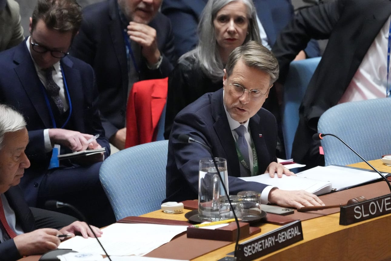 Hätäkokouksen kutsui koolle turvallisuusneuvoston puheenjohtajamaa Slovenia. Kuvassa maan pääministeri Robert Golob. LEHTIKUVA/AFP
