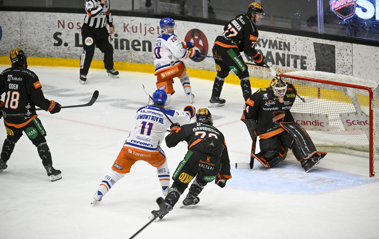 KooKoo ja Tappara mittelivät yli kuusi erää perjantain finaaliottelussa.