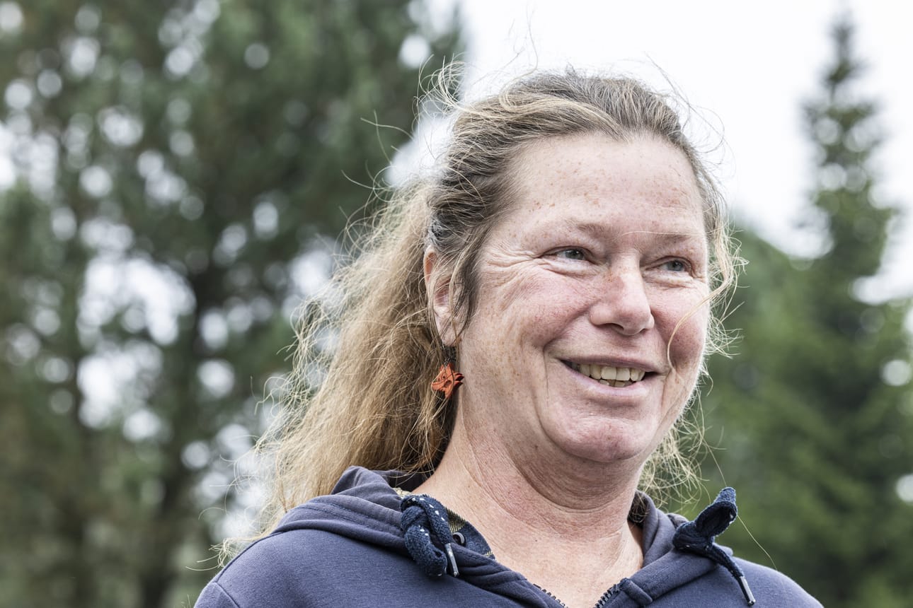 Vaasalainen Kirsi Dahlbo-Stegar päätti kokeilla onneaan sosiaalisessa mediassa, jos pullopostin lähettäjä löytyisi sitä kautta.