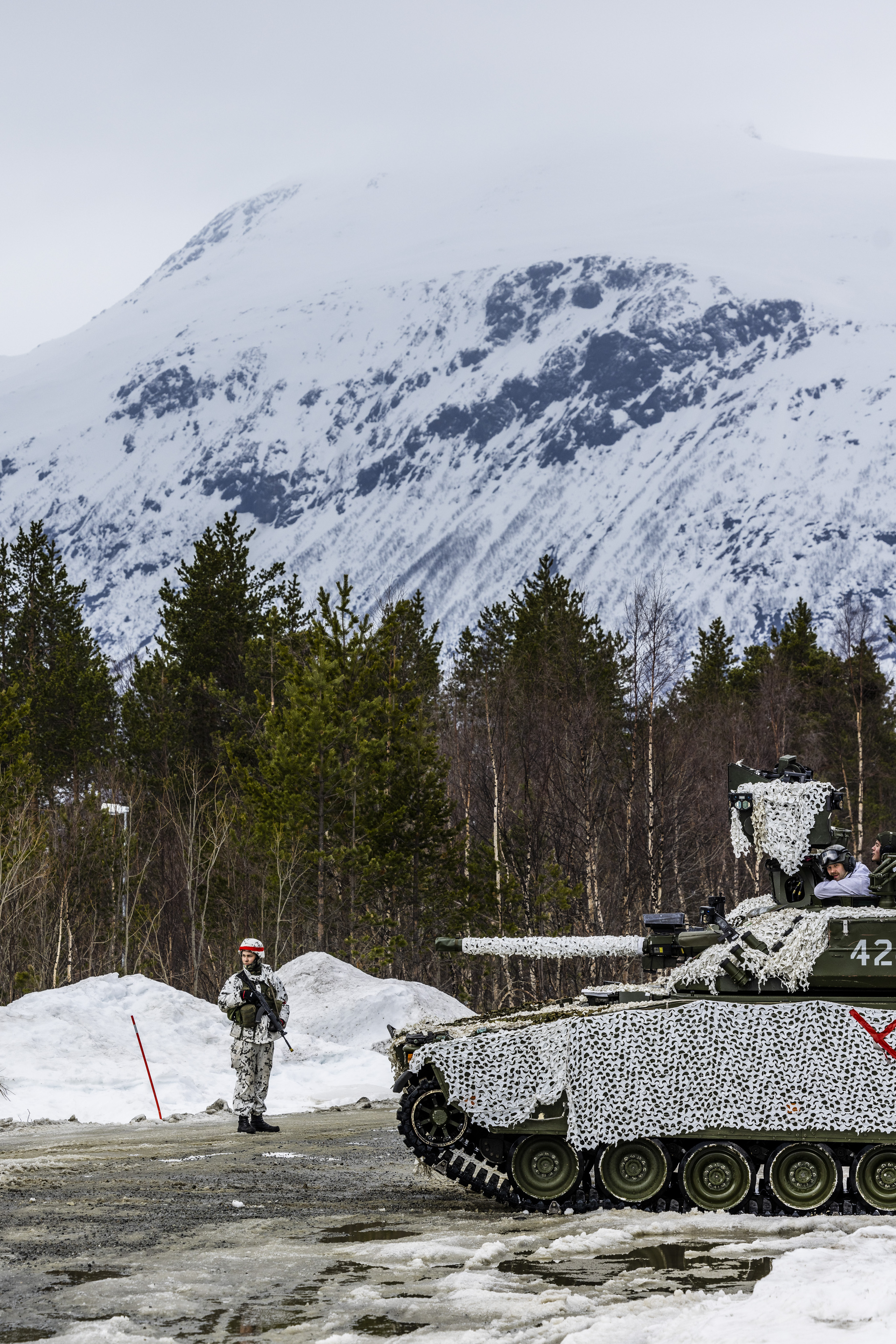 Suomalainen Nato-keskustelu on keskittynyt pääosin siihen, pitäisikö jäsenyyttä hakea vai ei – nyt on aika puhua myös jäsenyyden mallista