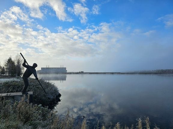 Taustalla näkyvä Taivalkosken patosilta menee remonttiin toukokuun alussa.
