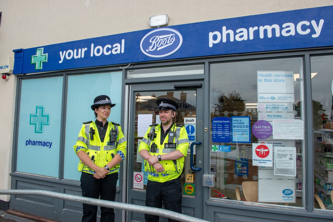 Amesburyssa yksi eristetyistä rakennuksista on kylän apteekki.