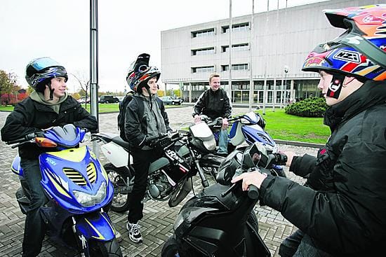 Luottamus, mukavuus, naiset, kaverit, mopot, harrastukset, shoppailu, raha, luettelevat haukiputaalaiset Mikko Mustonen, Antti Friman, Janne Hannus ja Jaakko Leppänen arvostamiaan asioita. Vanhempien pojat uskovat odottavan heiltä hyvää käytöstä ja pärjäämistä koulussa.