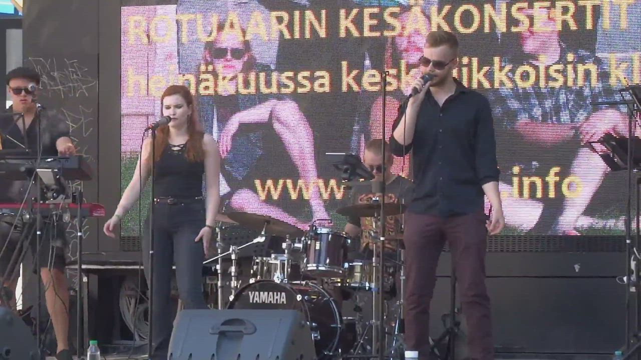 Kesän viimeinen kesäkonsertti Rotuaarilla, teemana oli rock