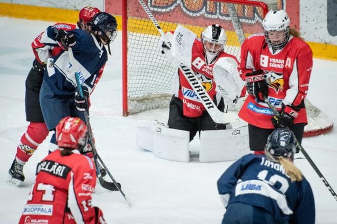 Melisa Möröselle kertyi 40 torjuntaa Sportin maalilla. KUVA: ESA SILTALOPPI MEDIA/OSKU PIENIMÄKI