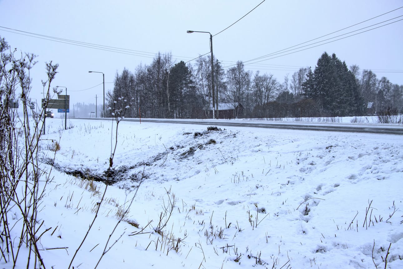Onnettomuuspaikka kuvattuna perjantaina keskipäivällä.