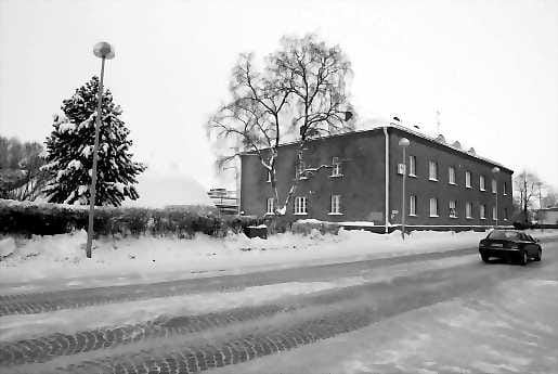 Harvinaisuus. Kaksikerroksinen Oulussa harvinainen 1920-luvun tiilirakennus tehtiin alkujaan asuintaloksi.
