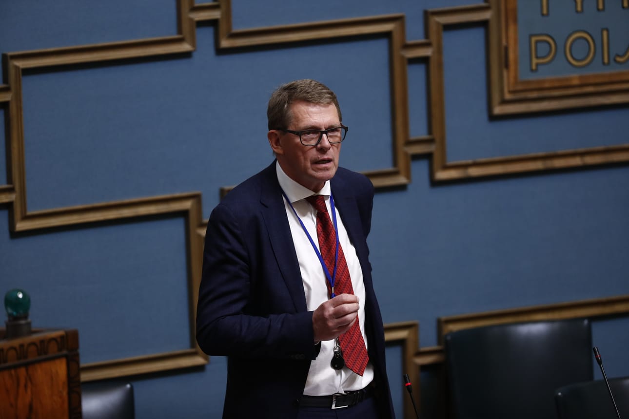 Jos kaikki menee hyvin, lisäbudjetti osuu valtiovarainministeri Matti Vanhasen (kesk.) mukaan juuri siihen kohtaan, jolla rohkaistaan ihmisiä, yrityksiä ja sijoittajia normaaliin toimintaan.