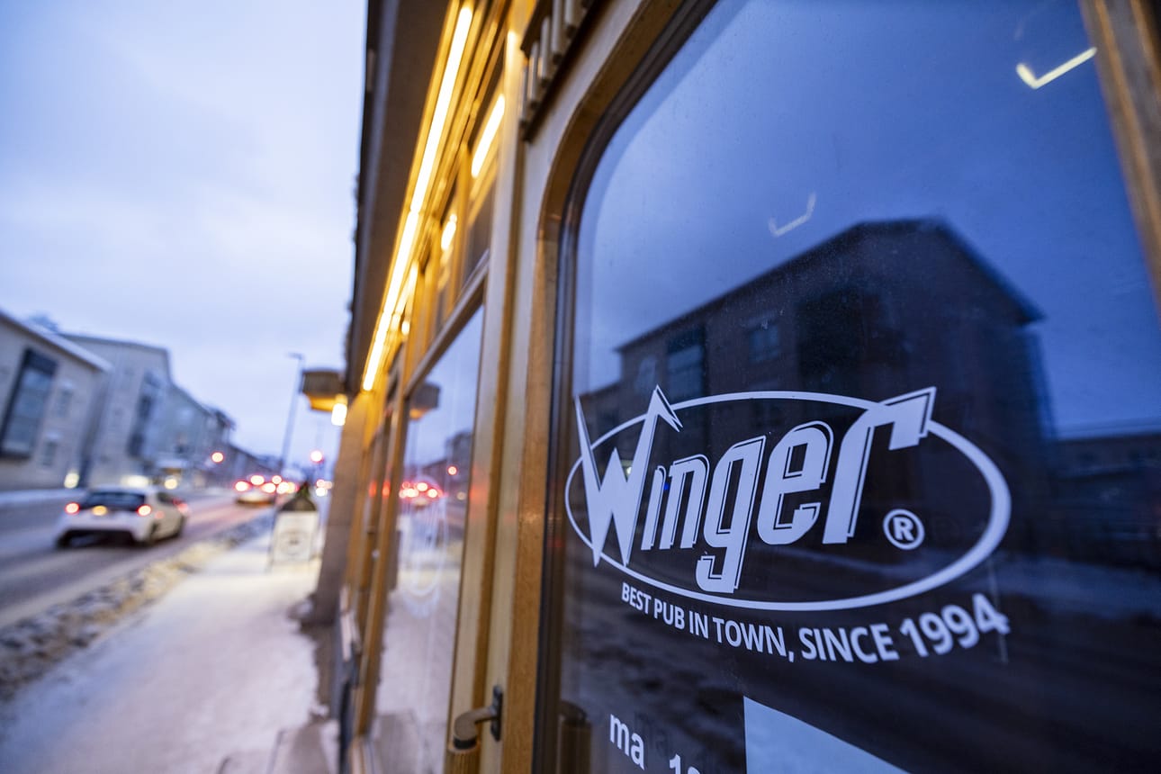 Wingerin värikkäät vaiheet jatkuvat. Lupa- ja valvontavirasto rajoitti baarin anniskeluaikoja viime viikon perjantaista alkaen.