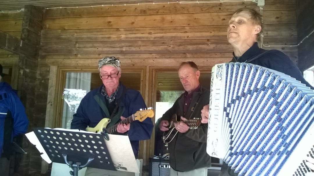 Musisointi oli mieltä virkistävää. Kuva Pentti Syrjäpalo