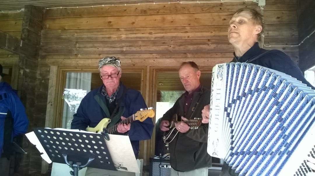 Musisointi oli mieltä virkistävää. Kuva Pentti Syrjäpalo