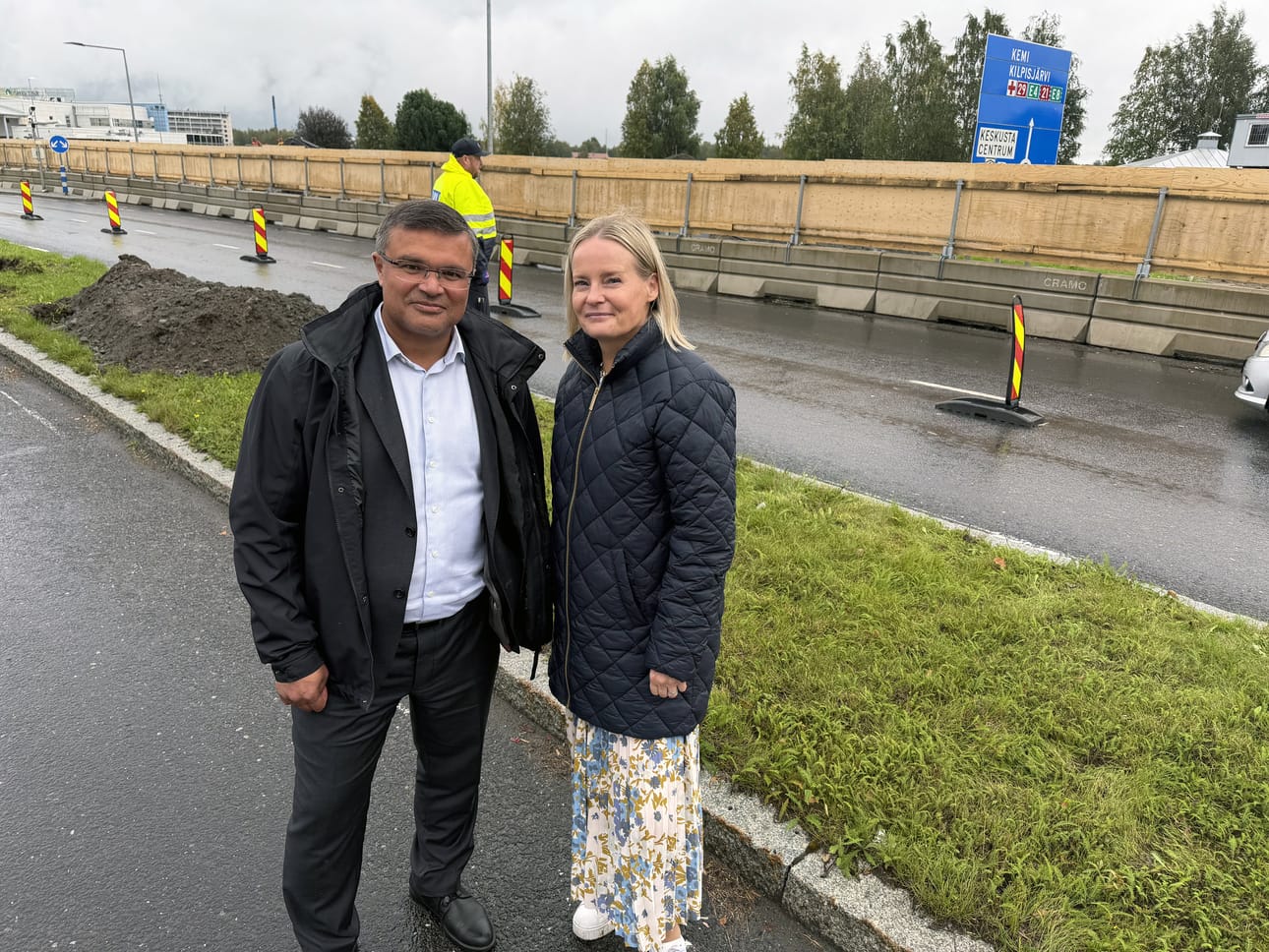 Valtionvarainministeri Riikka Purra tutustui Torniossa tullin toimintaan pääjohtaja Sami Rakshitin kanssa. Tullin uusi toimitalo tulee E4-tien läheisyyteen.