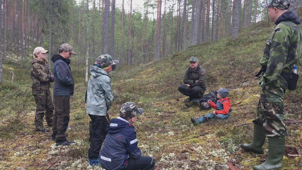 Eräleirin toimintarasteilla koettiin ja opittiin asioita itse tehden