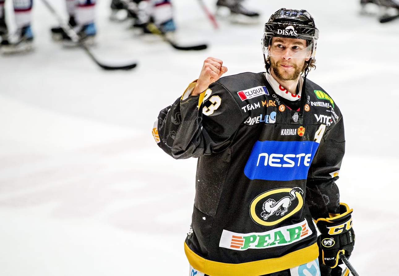 Mikael Ruohomaan isä kertaa kirjoituksessa poikansa kiekkouraa.
