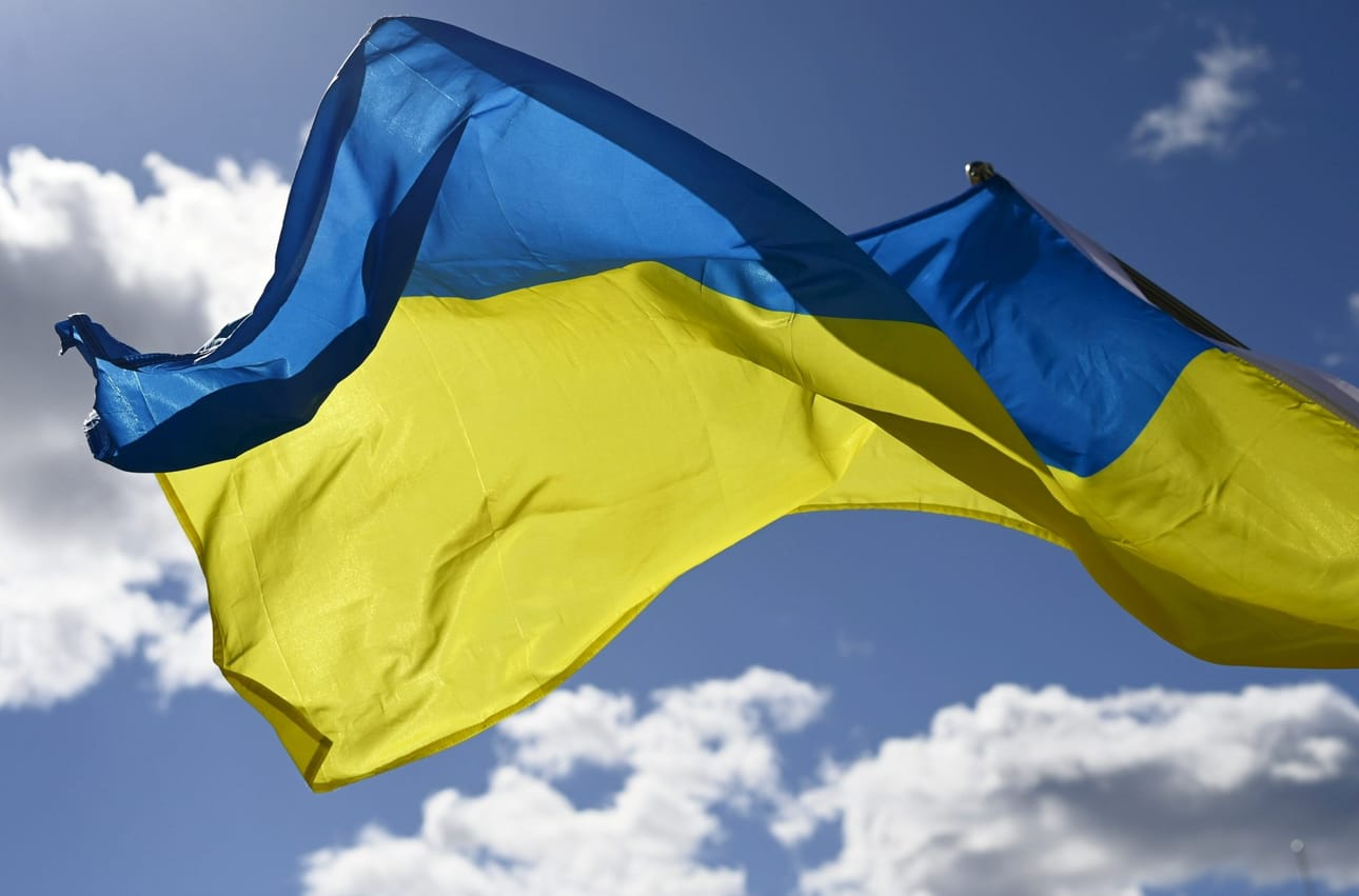 Ukrainan liput liehuvat tänään monissa Suomen kaupungeissa. Lehtikuva / Vesa Moilanen