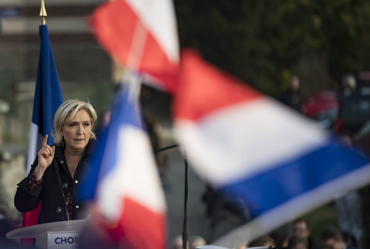Äärioikeistolainen Marine Le Pen on toinen Ranskan presidentin toiselle kierrokselle selvinnyt ehdokas. Vaalit pidetään sunnuntaina.
