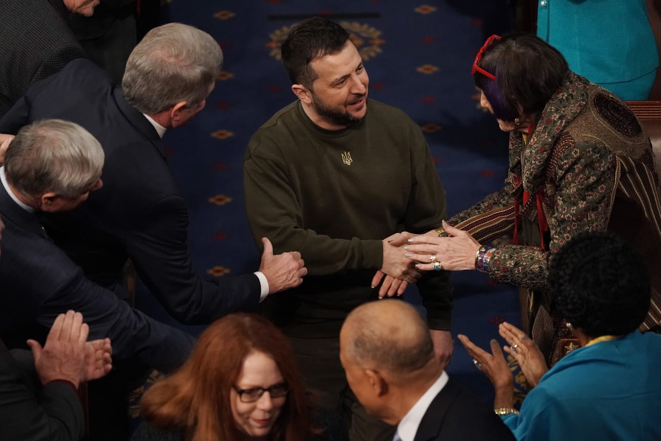 Ukrainan presidentti Volodymyr Zelenskyi sai lämpimän vastaanoton Yhdysvaltain senaatissa keskiviikkona.