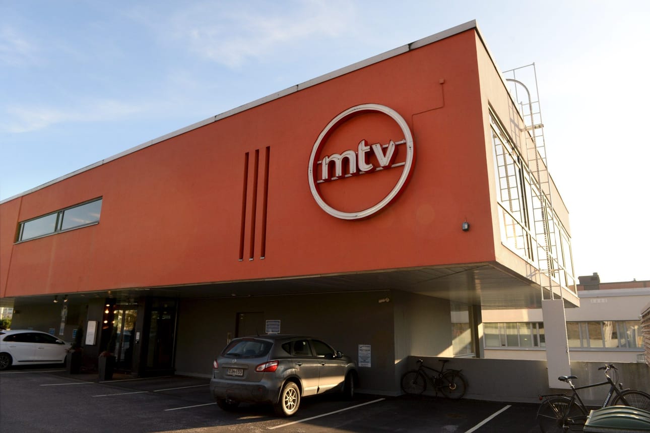 Työntekijäpuolta edustavat liitot jättivät helmikuussa elokuva- ja tv-alaa koskevan lakkovaroituksen. Yhden päivän lakko osuisi tämän viikon lauantaille, ja sen toteutuessa suorat lähetykset kuten Lotto, MTV:n uutiset, Emma-gaala sekä Putous jäisivät tekemättä. LEHTIKUVA / Mikko Stig