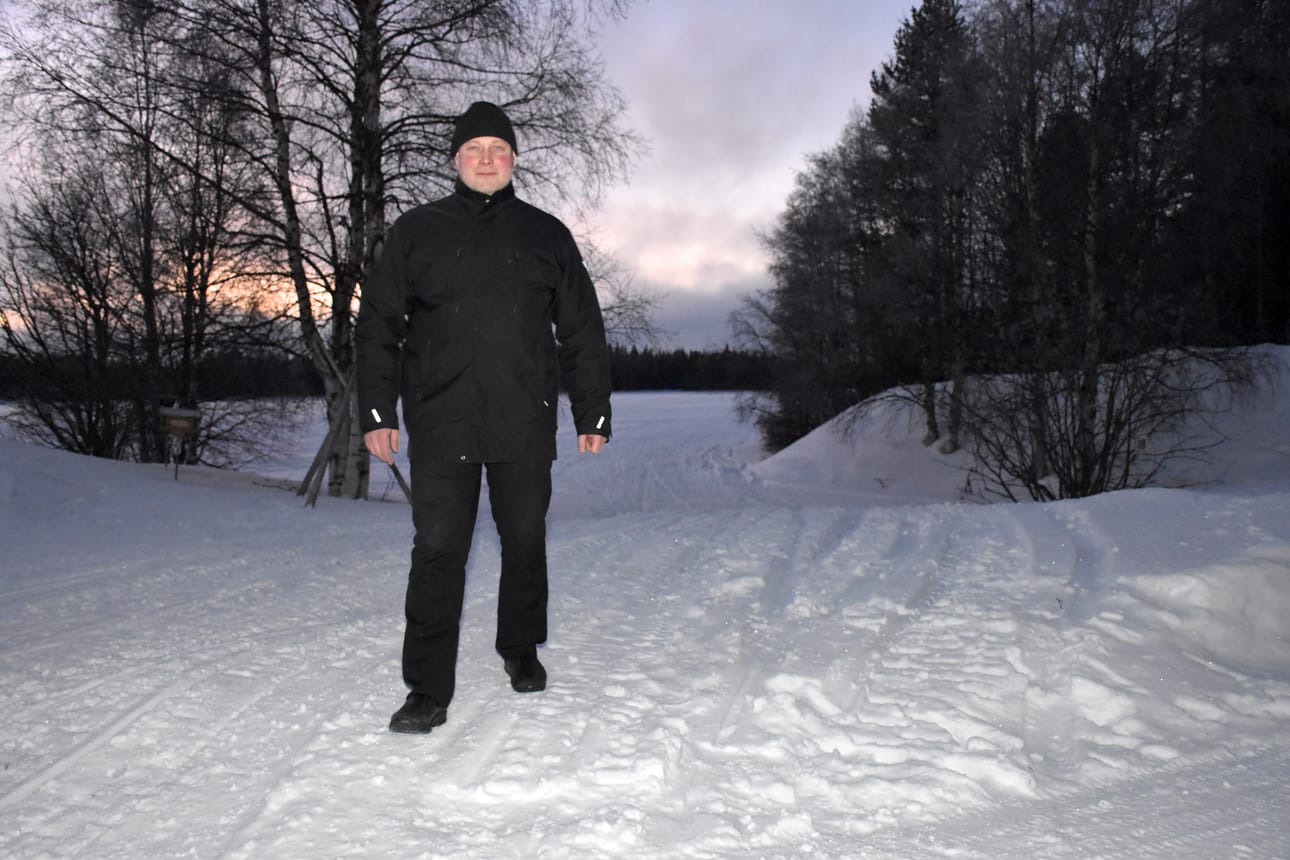 Posion talvimatkailu kyllä piristyisi. Se näkyisi joulun ja pääsiäisen välisenä aikana. Uskoisin satojen kelkkailijoiden suuntaavan Posiolle, jos reitit saataisiin kuntoon, yrittäjä Jani Hyyryläinen sanoo.