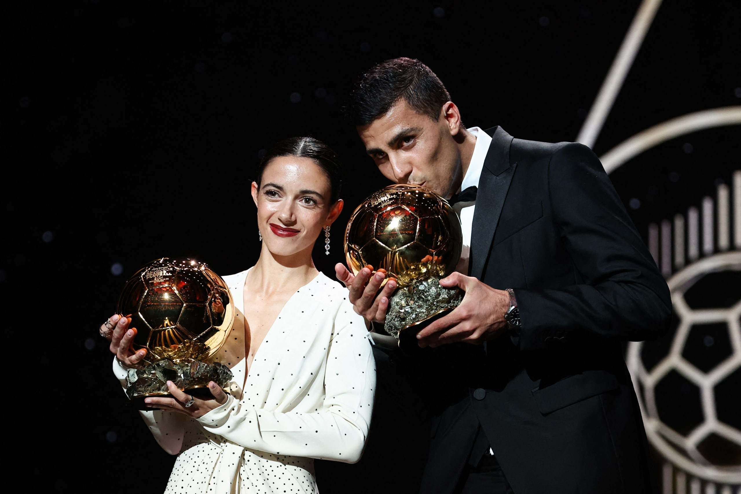 Espanjalaiset putsasivat pöydän Ballon d'Or-gaalassa – Rodri ja Aitana Bonmati palkittiin maailman parhaina