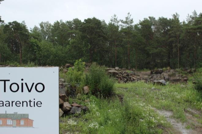 Kauppasaarentien varrelle suunnitellun rivitaloyhtiö Toivon rakennusluvan voimassaoloaikaa on pidennetty. KUVA: TAUNO RIIHILUOMA