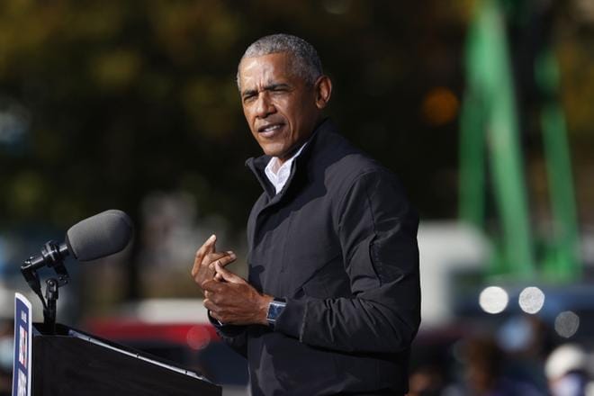 Barack Obaman presidenttikausi loppui 2017, kun Donald Trumpista tuli presidentti. Kirjassaan Obama käy läpi presidenttikautensa alkuvuodet. KUVA: EPA/ERIK S. LESSER
