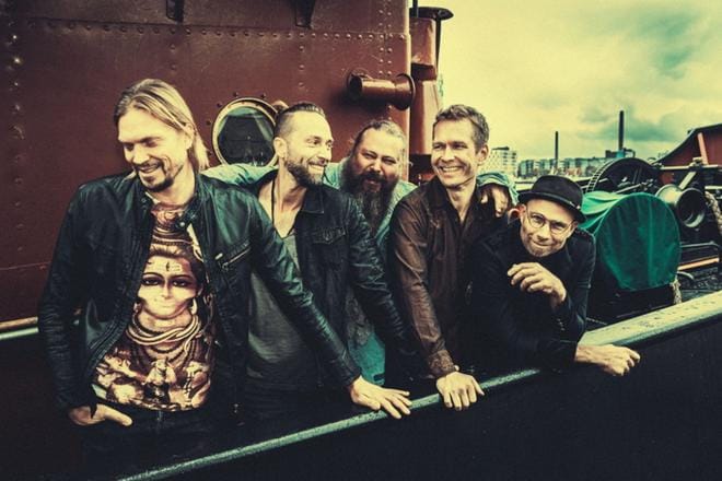 Petri Wallin muiston kunniaksi perustetussa yhtyeessä Kingston Wallin musiikkia soittavat Mikko von Hertzen, Jonne von Hertzen, Jukka Jylli, Mikko Kuoppamäki ja Kie von Hertzen. KUVA: VILLE MALJA