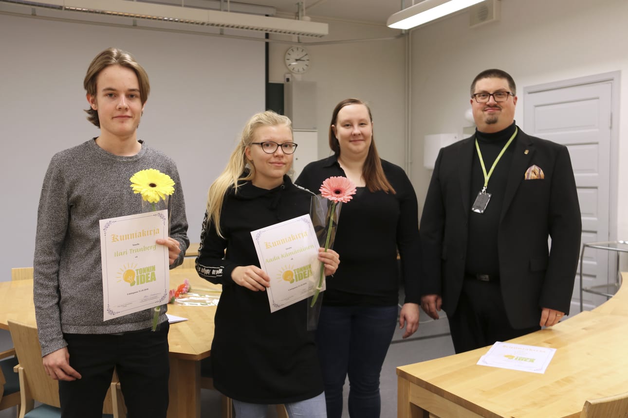 Ilari Tranberg, Ada Kämäräinen, Mariana Malkamäki ja Teemu Haapala palkintotilaisuudessa.