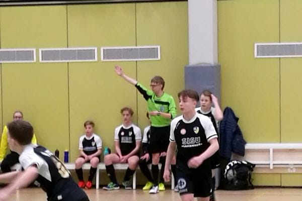 Soinin Palloseuran P15 Futsal -joukkue saavutti Vaasan turnauksessa hopeamitalit. KUVA: JUHA HUVILA