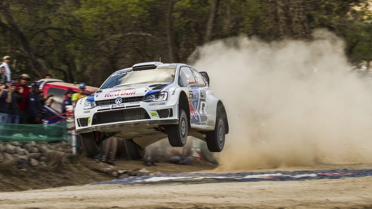Jari-Matti Latvala johtaa rallin MM-sarjaa.