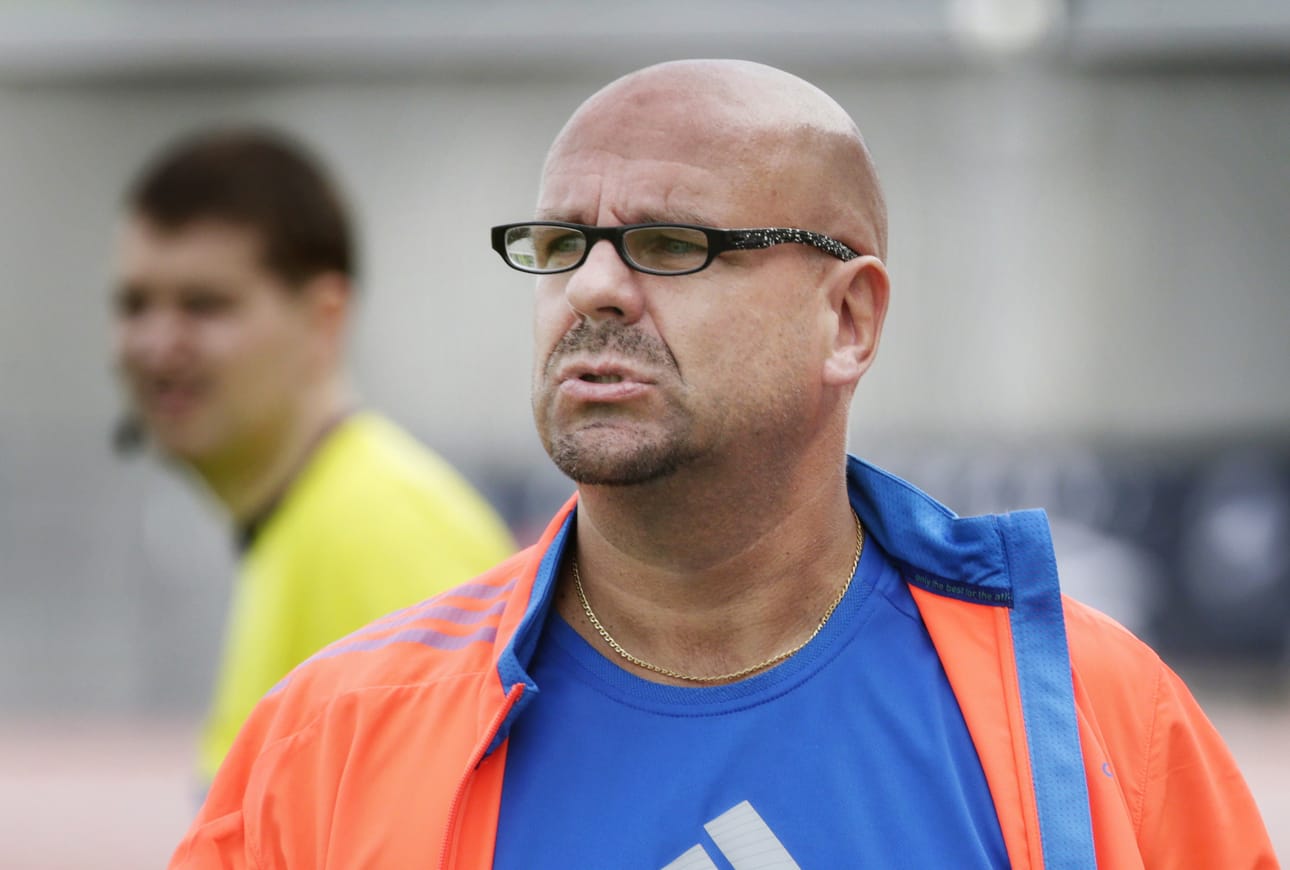 OPS:n manageri Miika Juntunen kertoo luvanneensa pisterahaa AC Kajaanille viime viikoisen JIPPO-pelin voitosta.