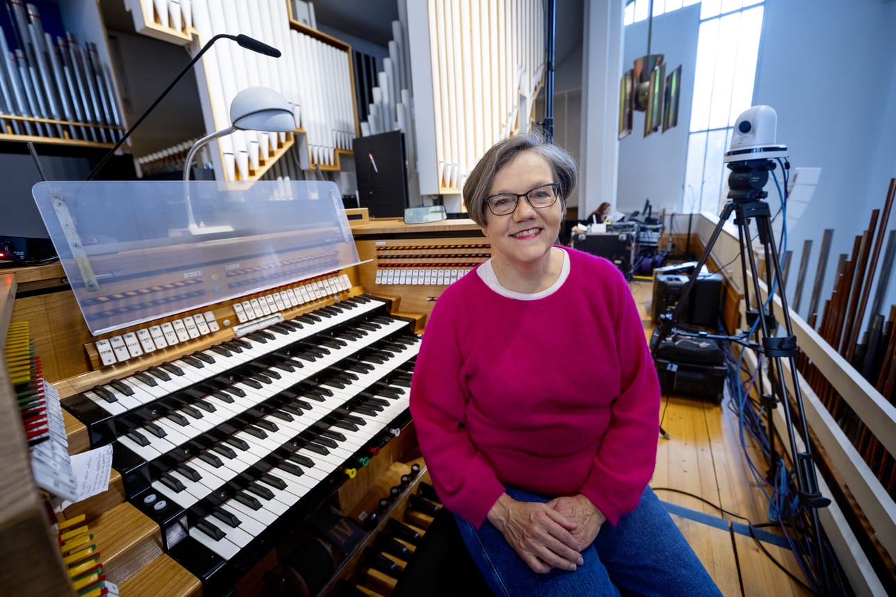 Seinäjoen seurakunta tilasi kanttori Maria Väinölän aloitteesta gospeloratorion. Ideana oli tehdä kunniaa Lakeuden Ristille ja sen uruille sekä saattaa yhteen kaksi näennäisesti vastakkaistakin maailmaa, kirkkourut ja gospelmusiikin. Nyt Lakeuden valo esitetään viimein.