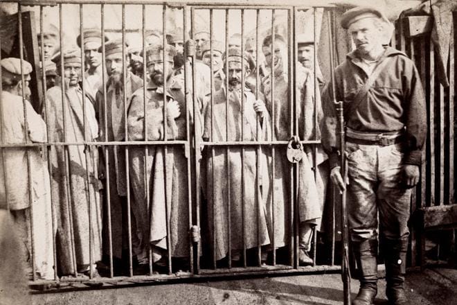 Suomi lähetti 1800-luvulla vankeja Siperiaan. Merkittävä osa oli pohjalaisia. Kuvassa eri kansallisuuksia edustavia pakkotyövankeja Sahalinissa vuonna 1898. Kuva: Museovirasto, Yleisetnografinen kuvakokoelma, Carl Jahn