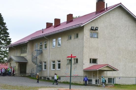 Ylikylän koulun kuntoa on seurattu vuodesta 2013. Toukokuussa tehty kuntoselvitys johti nopeiden ratkaisujen tekemiseen. KUVA: MARKKU TURPELA