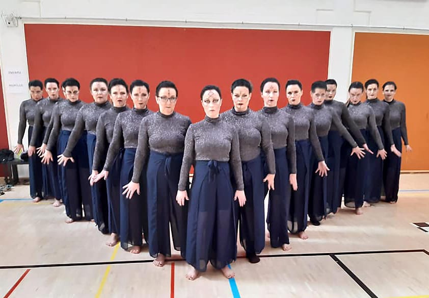 Funky Hallin 17 tanssijaa esiintyi show-muodostelmana. Rituaali-esitys noteerattiin tsemppipalkinnolla. Saman esityksen voi nähdä Funky Hallin näytöksissä Raahessa joulukuussa.