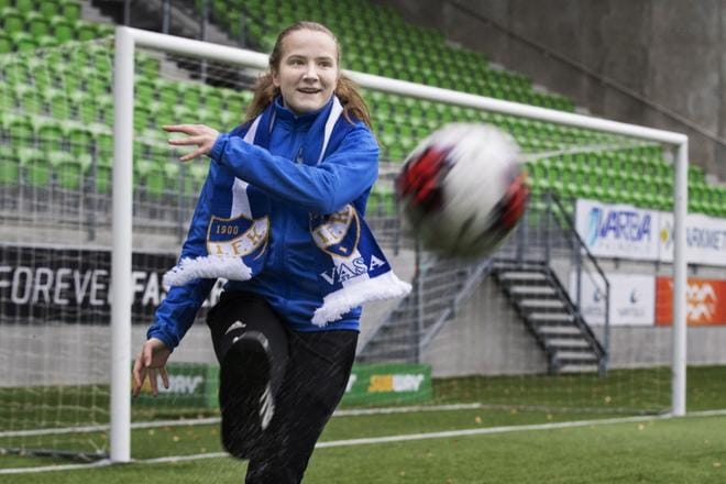 Vasa IFK:n Fanny Söderström haaveilee jalkapallosta ammattia. KUVA: MINNA ANTILA