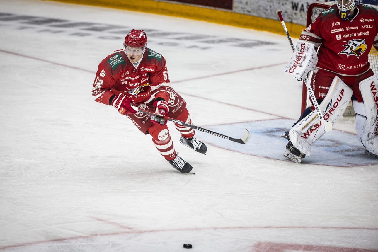 Puolustaja Valtteri Hietanen, 33, pelaa Sportissa viidettä kauttaan. Arkistokuva.