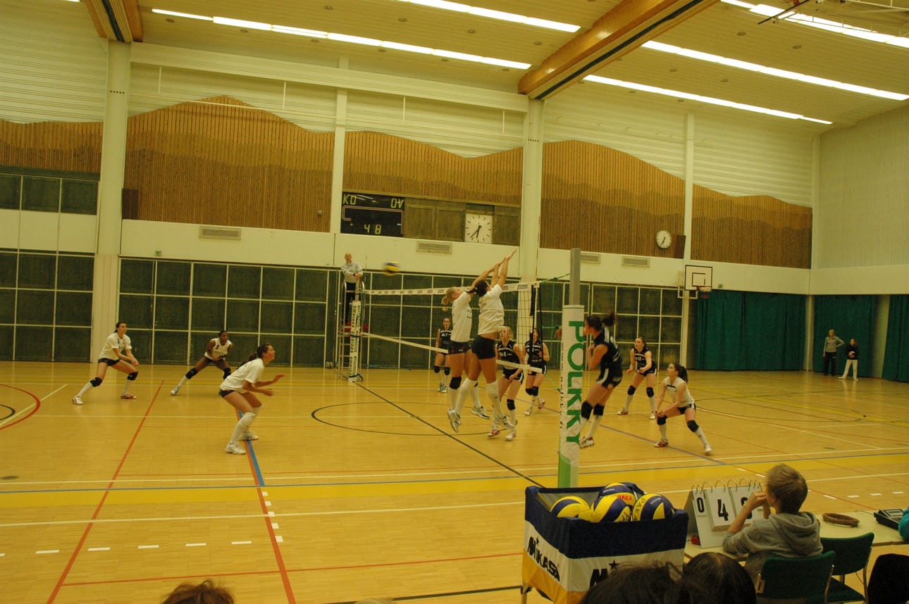 Rovaniemeläinen Woman Volley tarjosi Pallo-Karhuille hyvän vastuksen torstain harjoitusottelussa.