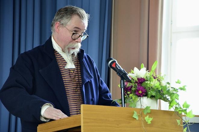 Lasten ja nuorten kulttuuri ei ole mikään harjoittelusarja. Huippukulttuuria tehdään myös lapsille ja nuorille. Näin toteaa Etelä-Pohjanmaan kulttuurirahaston hoitokunnan puheenjohtaja, tutkimusjohtaja Sulevi Riukulehto (vas.). ARKISTOKUVA: JAANA ALALAHTI