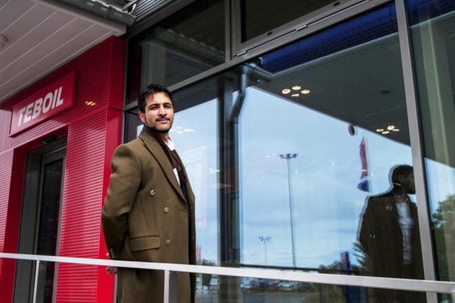 Vaasassa ja Maksamaalla ravintoloita pyörittävä Ehsan Mohammadi heittäytyy nyt myös Teboil-yrittäjäksi. Samalla huoltamoketju avaa pelin uudentyyppisellä ostopalvelukonseptilla. KUVA: OUTI NEUVONEN